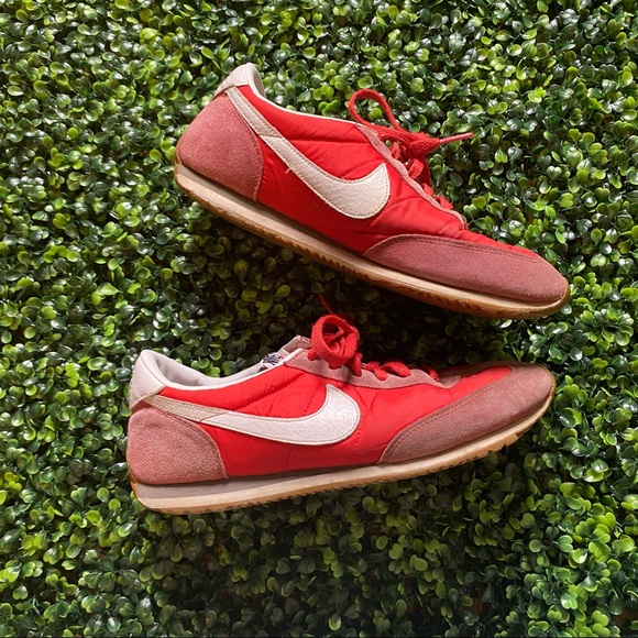 Authentic Vintage Nike Sneakers 8/8.5 - Picture 5 of 10